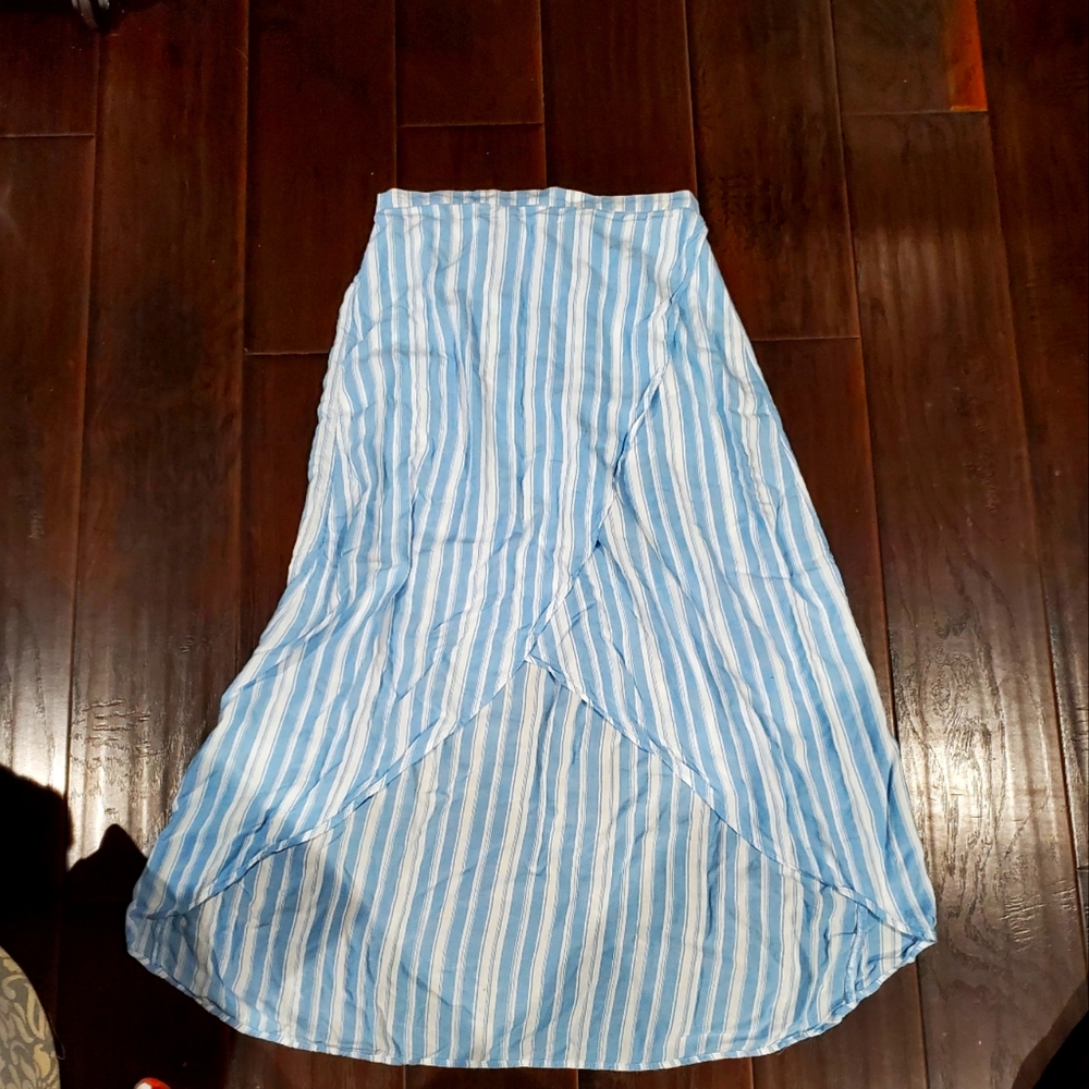 Long high to low skirt